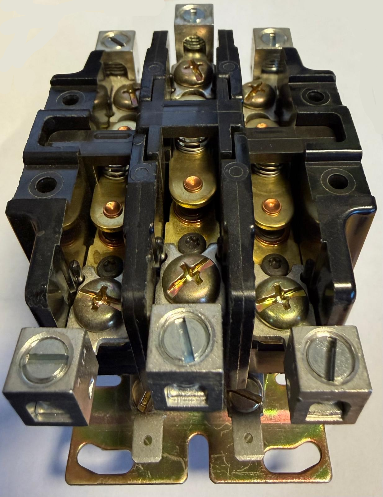 131311  220V CONTACTOR 40amp